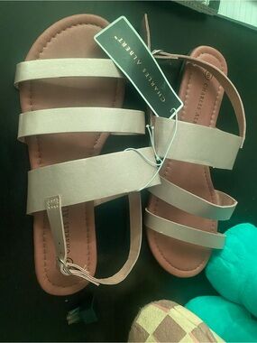 NWT Charles Albert Gold Blush Strappy Flat Sandals Women’s Size 8 M